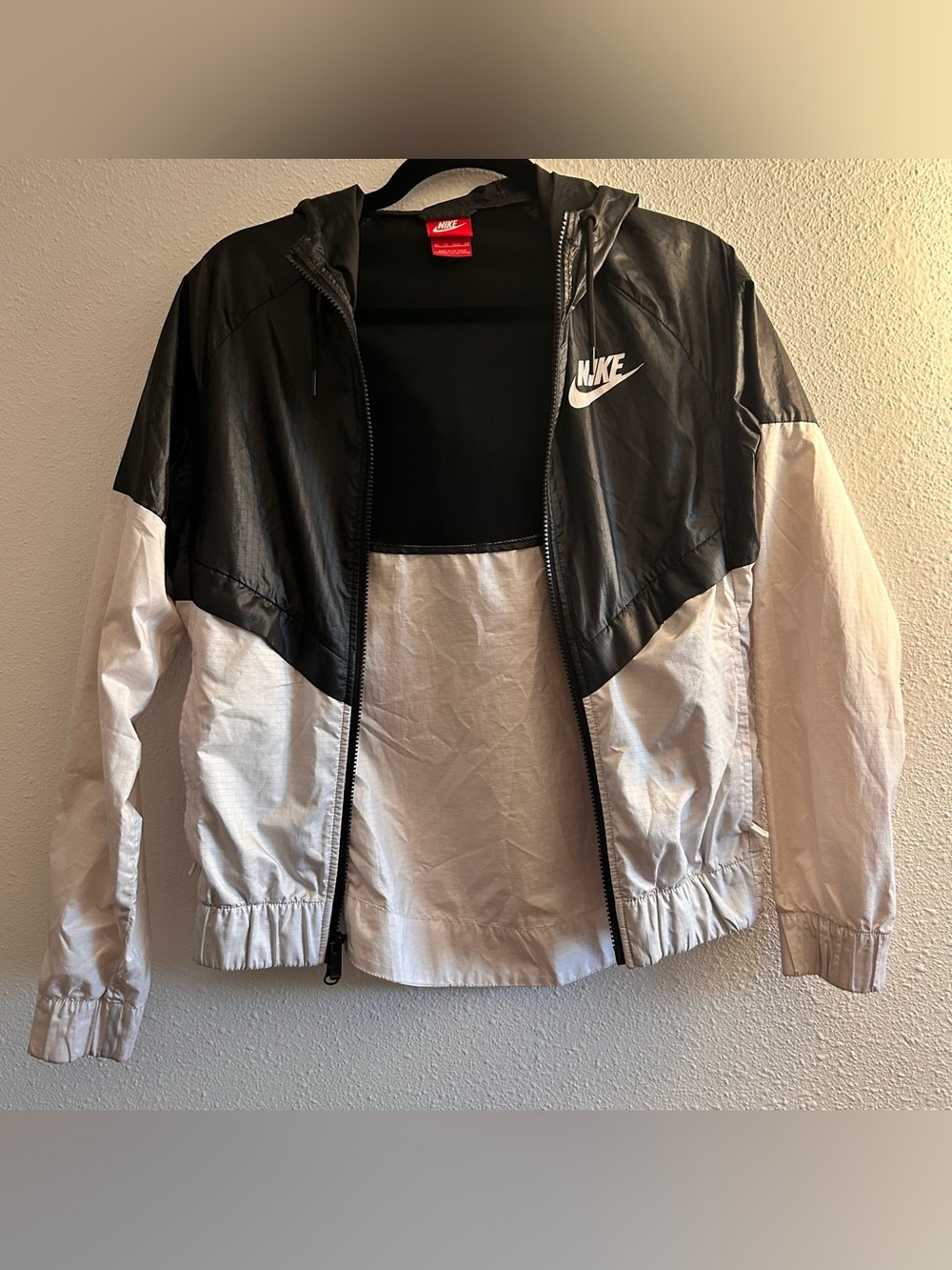 Nike Black and Beige Women’s Colorblock Windbreaker Jacket